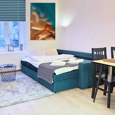 Neat Apartment *
